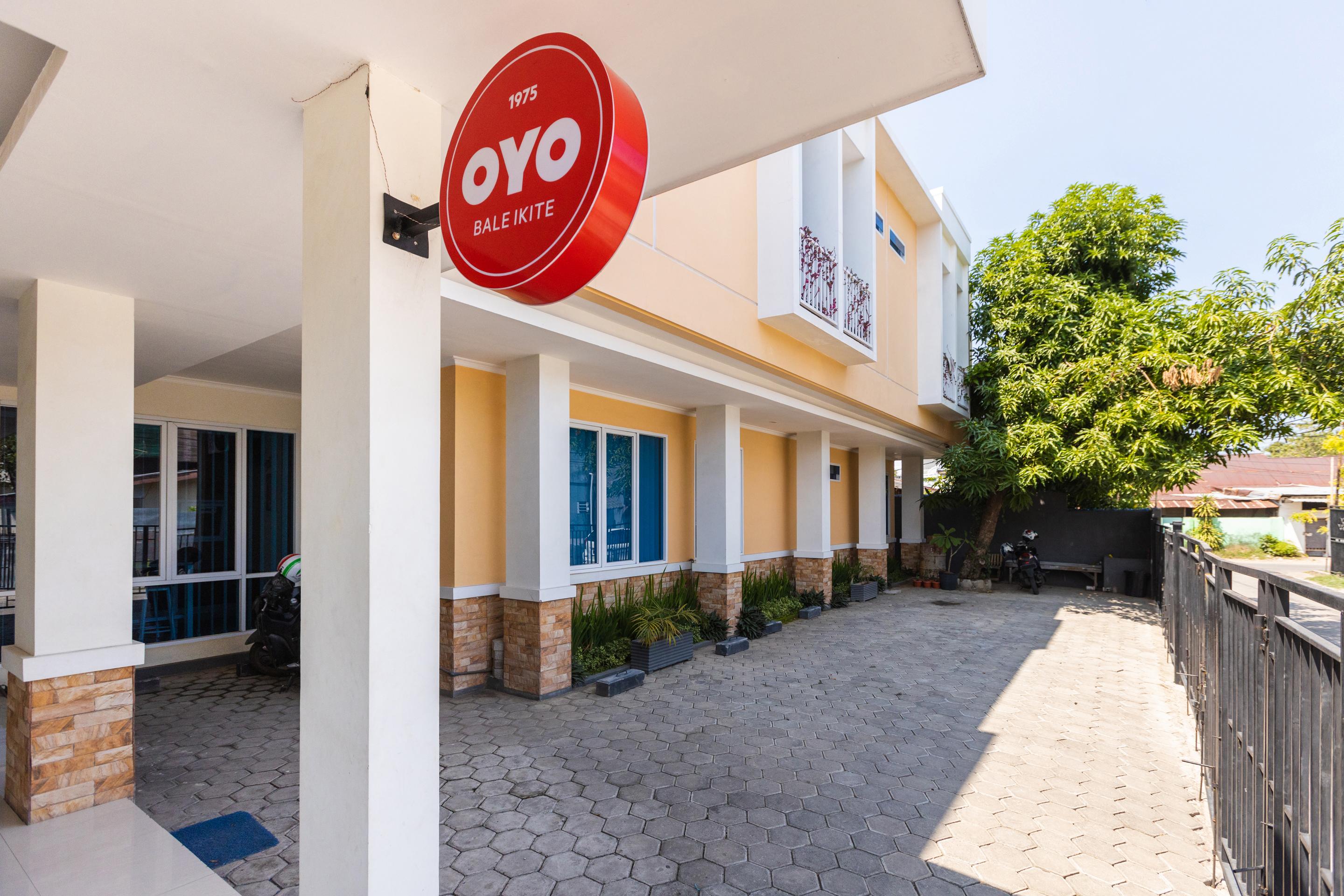 ホテル Oyo 1975 Bale Ikite マカッサル エクステリア 写真